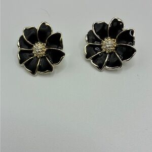 Elegant Black Flower Earrings
